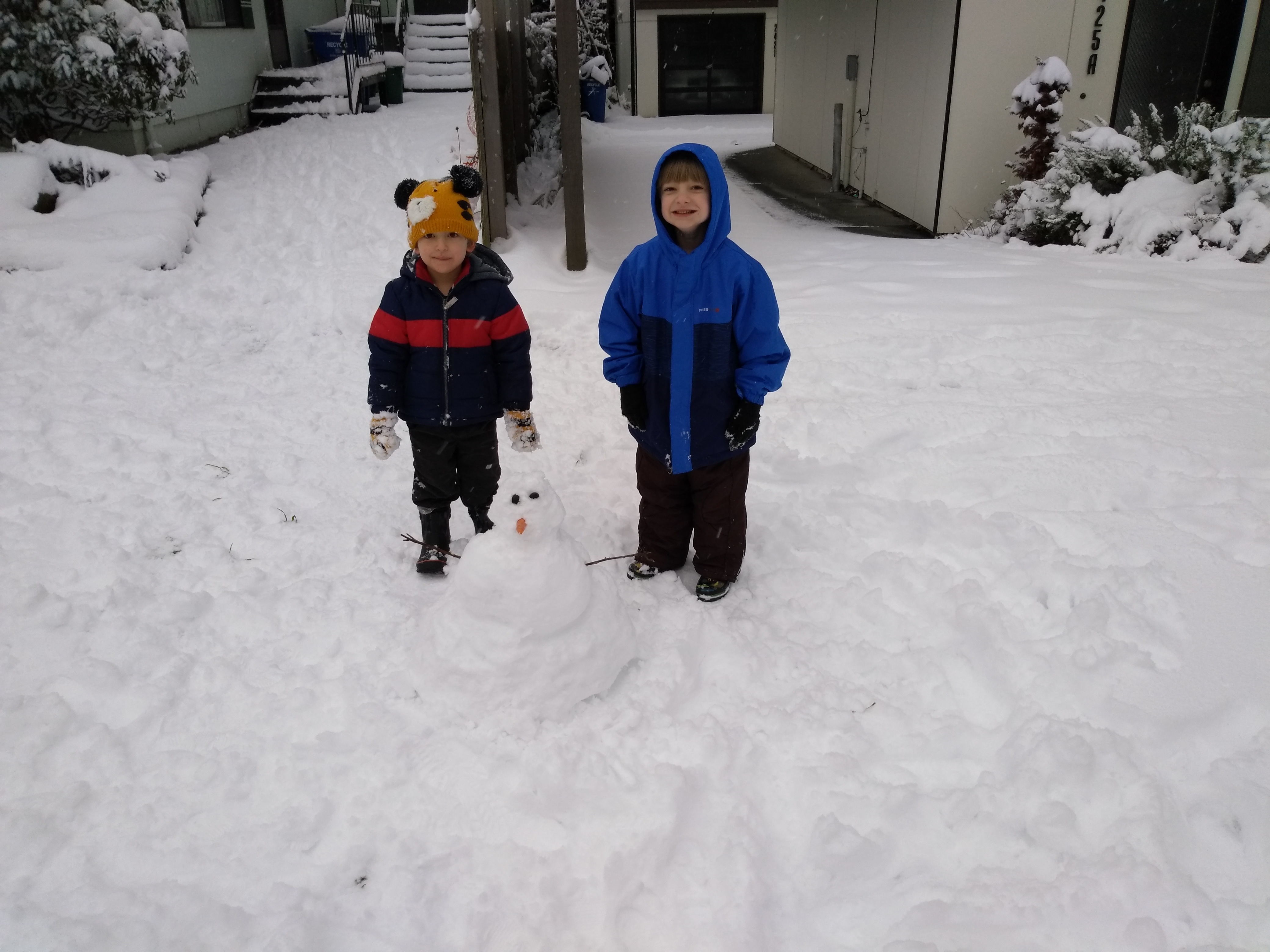 Snowman built by Dad, Mouth, and Doodle in Seattle - February 2019